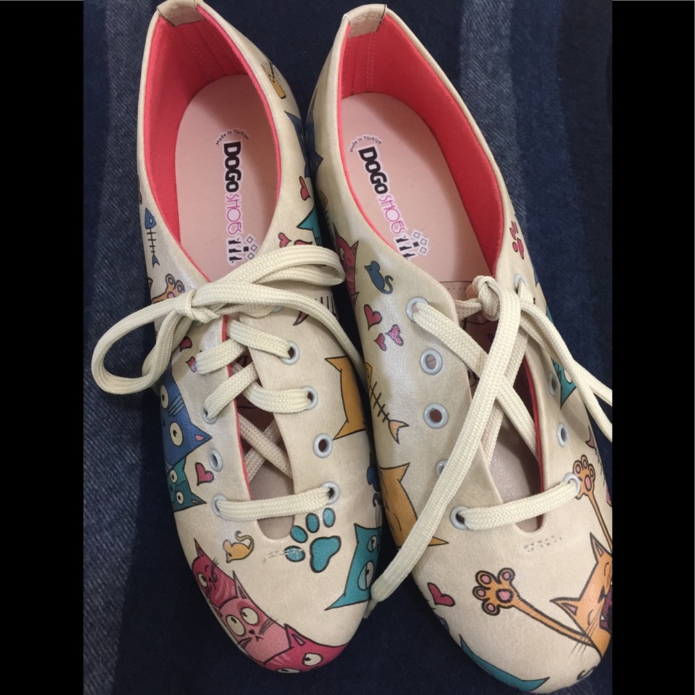 Cat Lovers lace up shoes